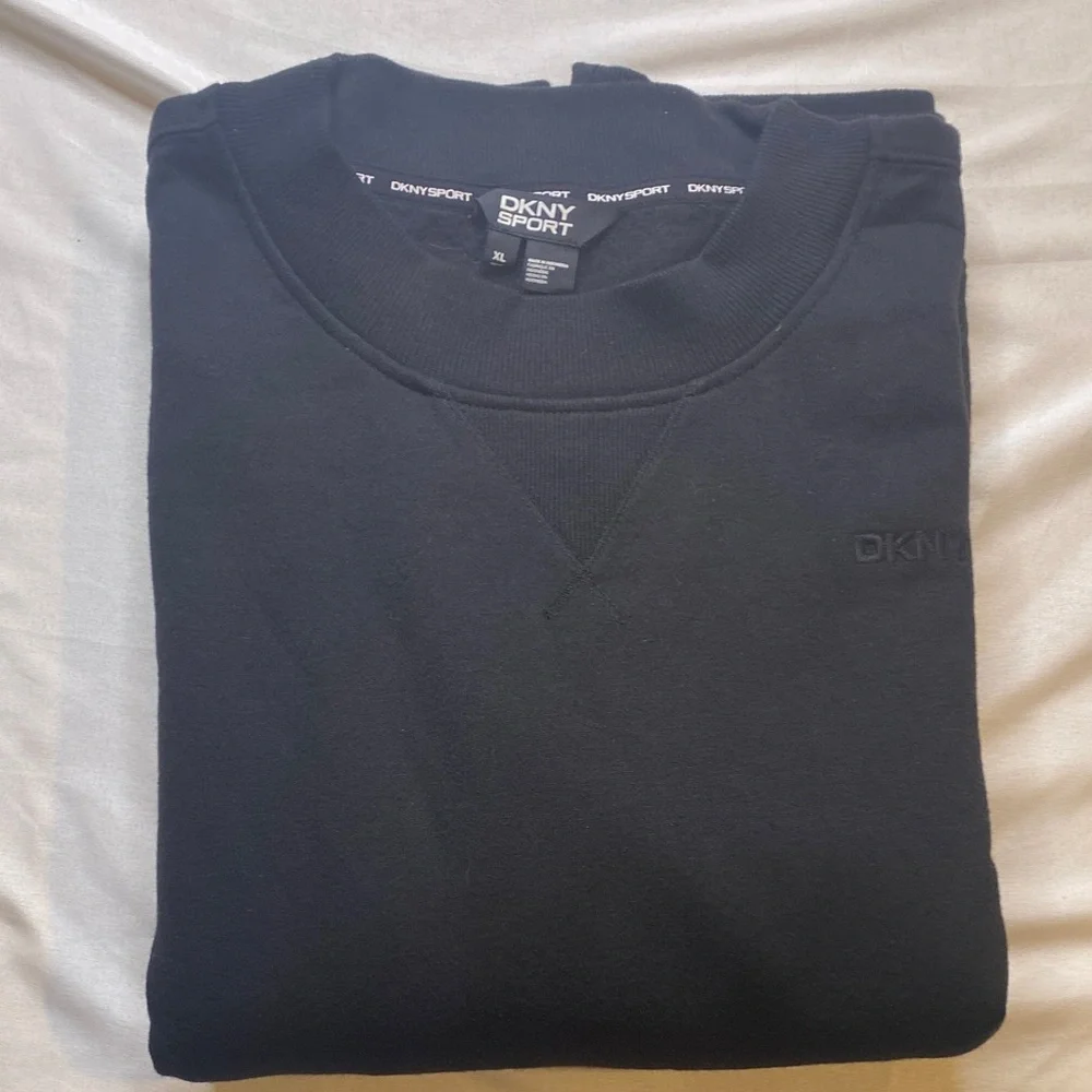 DKNY Women’s Black Crewneck Sweater‎